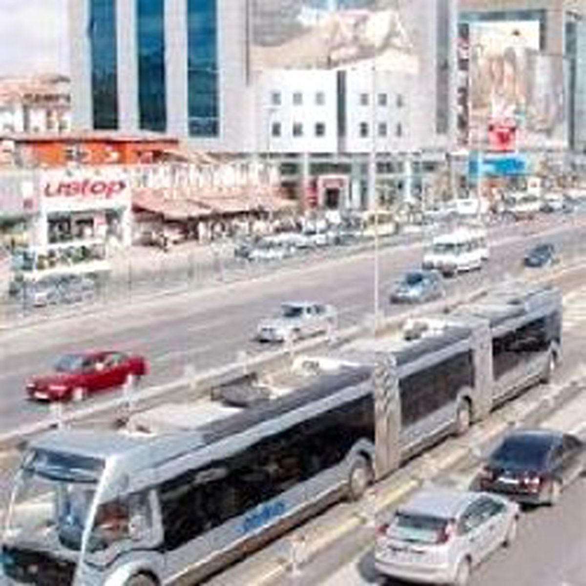 Metrobüs Geldi 0-1'den 1307 Minibüs Kalkıyor
