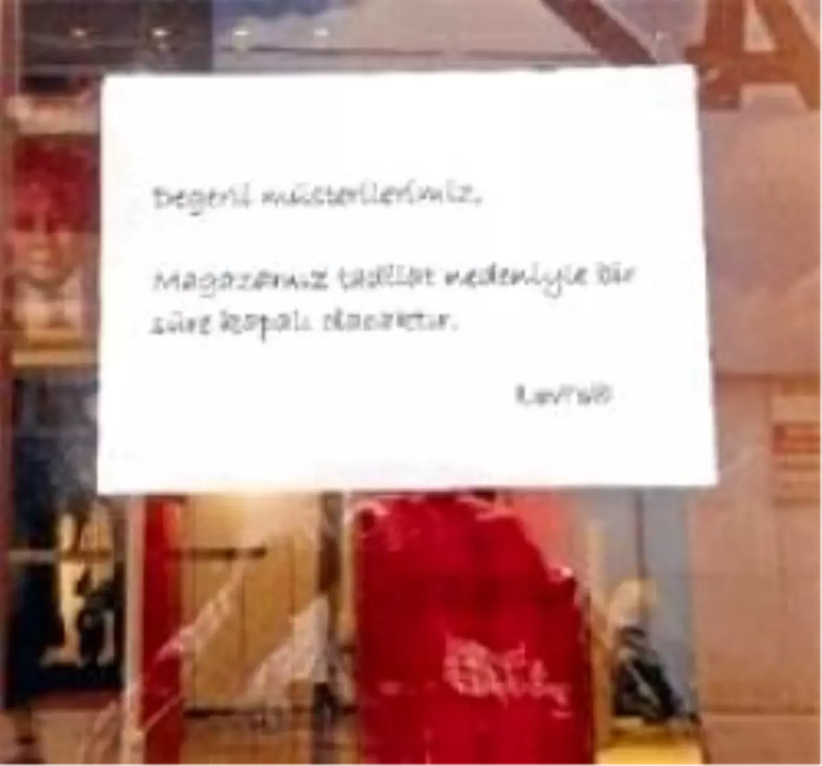 Levi's Beyoğlu'na 'Geçici Kilit'