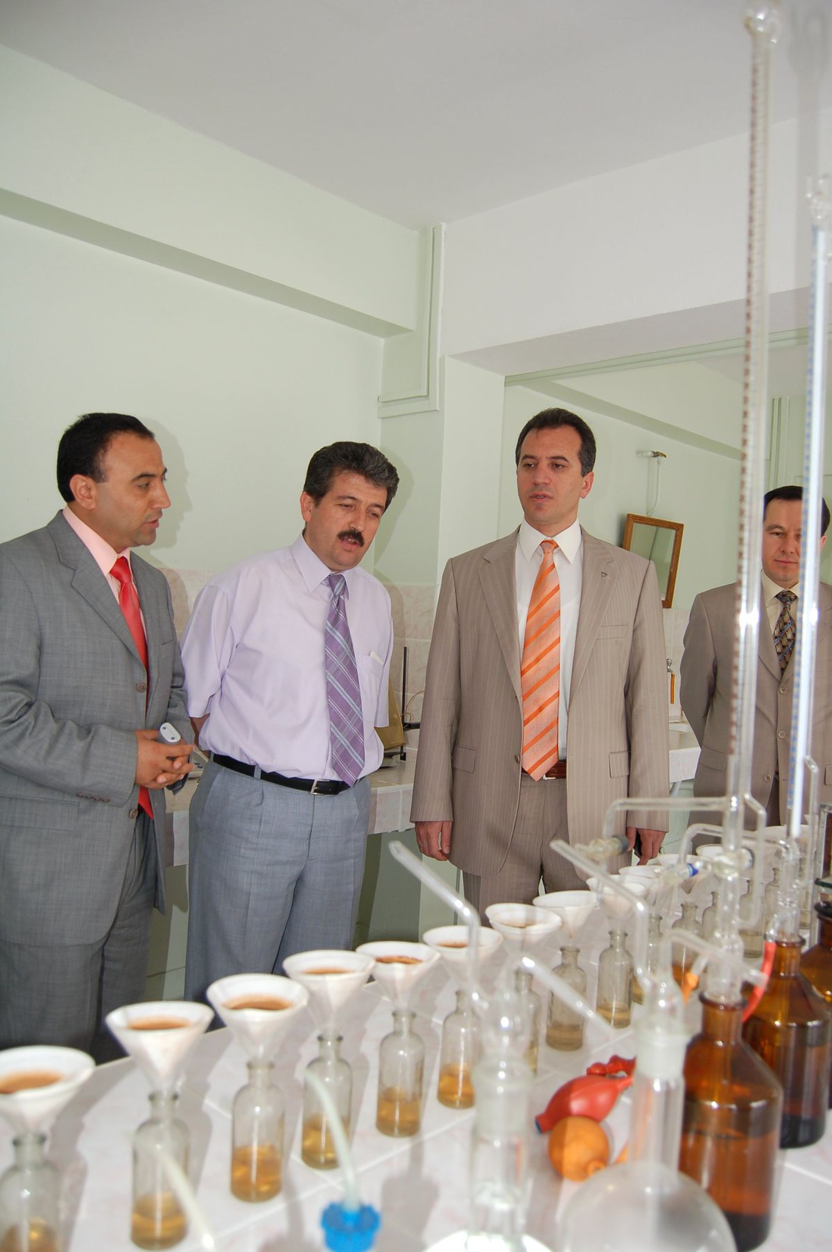 Özel İdare'nin Modern Laboratuarı Çiftçinin Hizmetinde