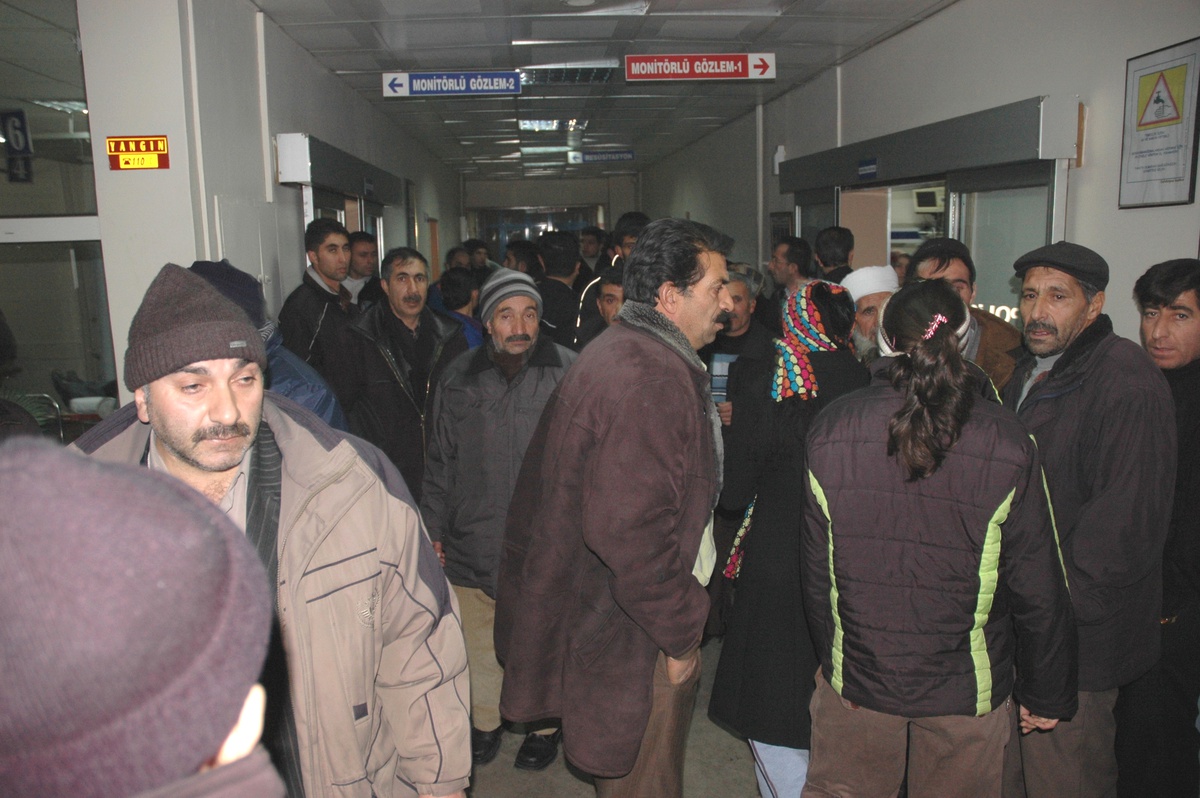 Erzurum'da Hacıları Taşıyan Otobüs ile Köy Minibüsü Çarpıştı: 1 Ölü, 23 Yaralı