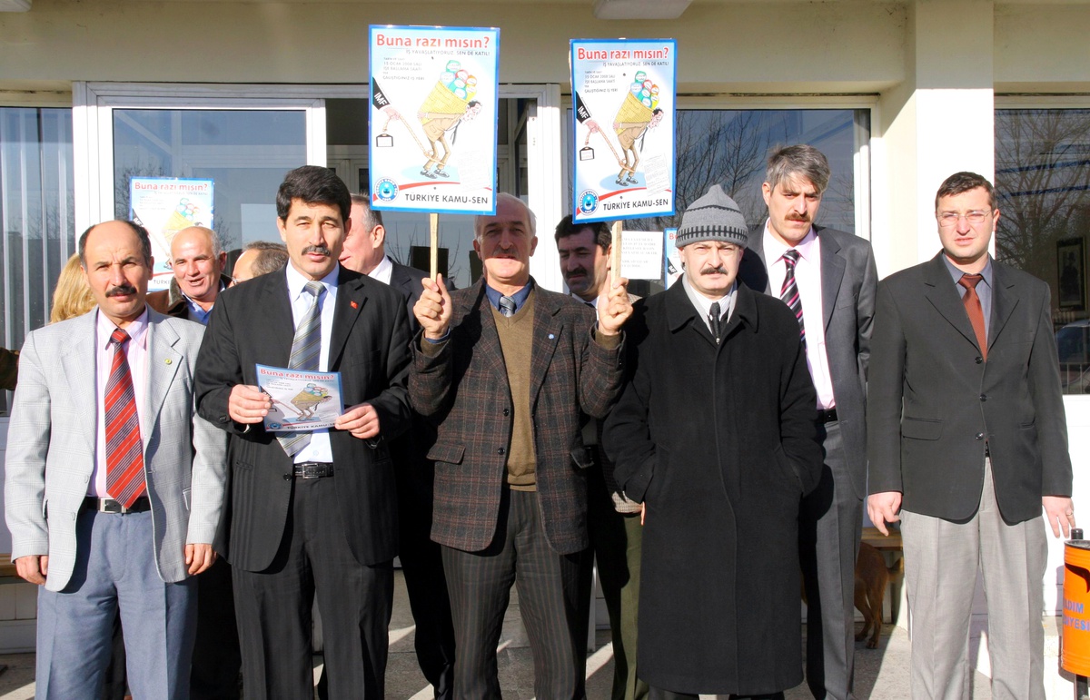 Memurlar Sosyal Güvenlik Reformunu Protesto Etti