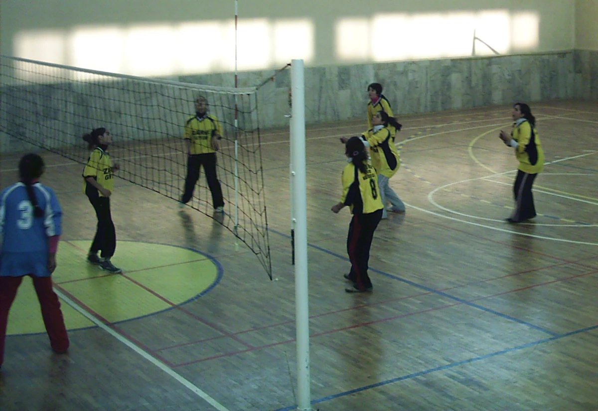 Liseli Gençler Voleybol Turnuvası Başladı