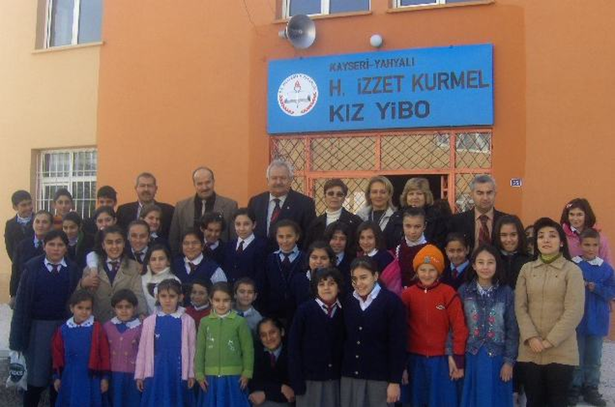 Kızılay'dan İlçelerdeki Yatılı Okullara Yardım Eli