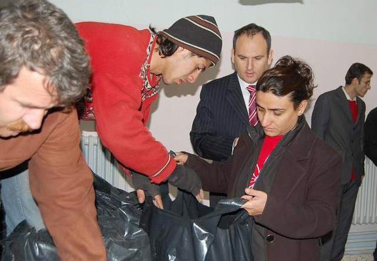 Yoksul Öğrencilere Giyim Yardımı Yapıldı