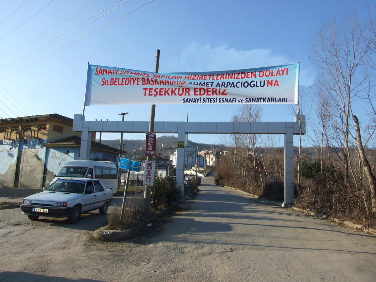 Esnaftan Başkana Pankartlı Teşekkür