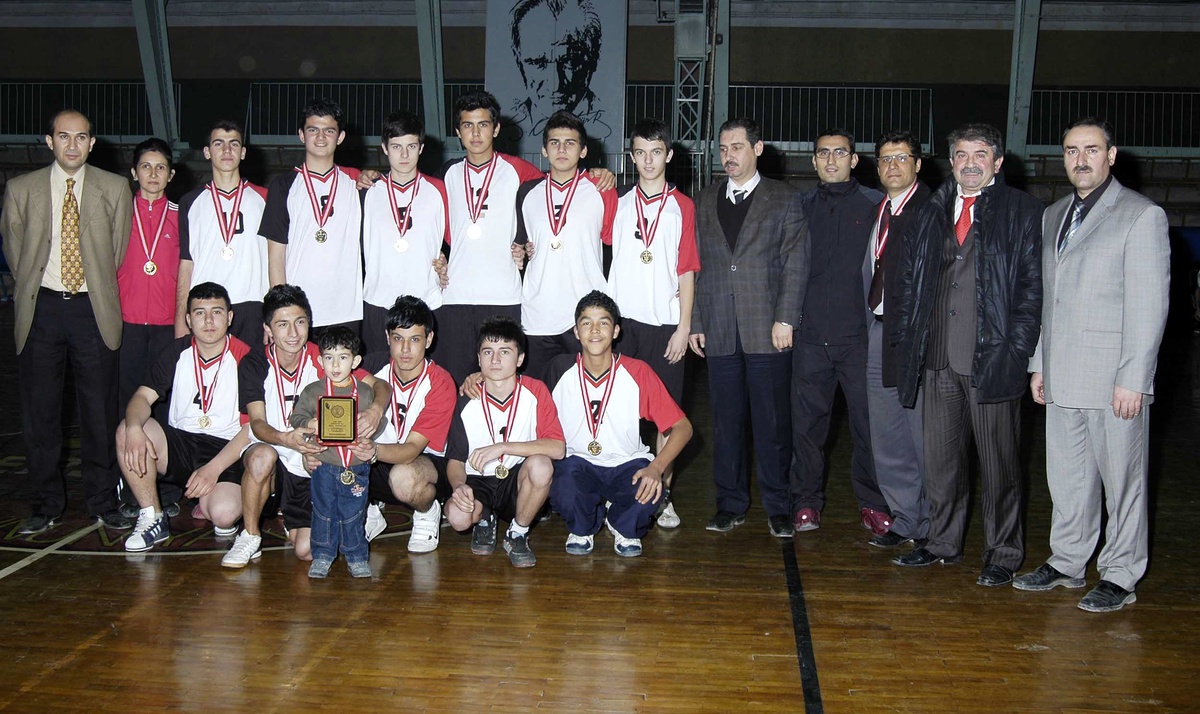 Liselerarası Voleybolda Anafartalar Lisesi Şampiyon Oldu