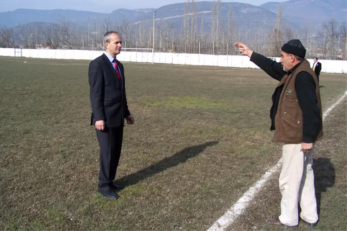 Gençlik ve Spor İl Müdürü, Pamukova\'da Statları Denetledi