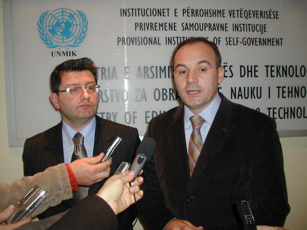 Kosova Eğitim Bakanı, Türkçe Alfabe Konusunda Söz Veremedi