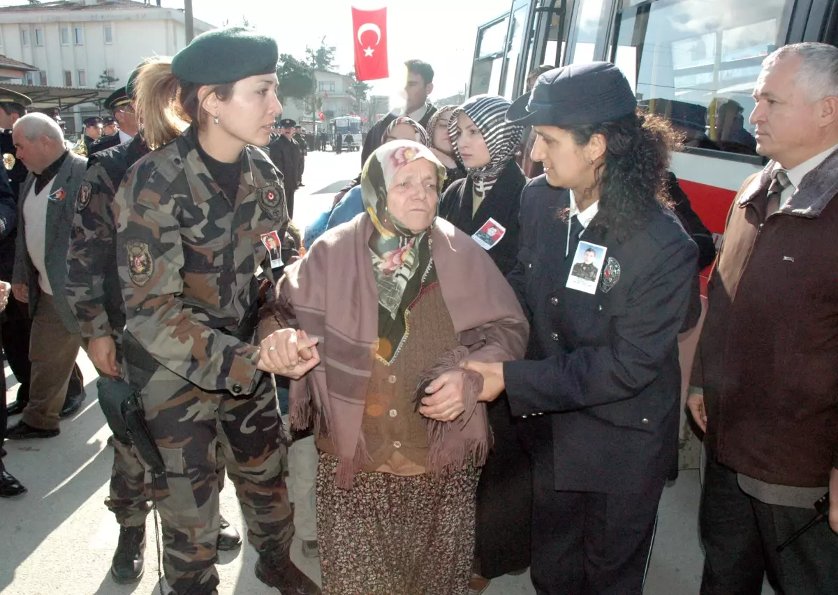 Gaziantep\'te Şehit Olan Ahmet Çondul Toprağa Verildi