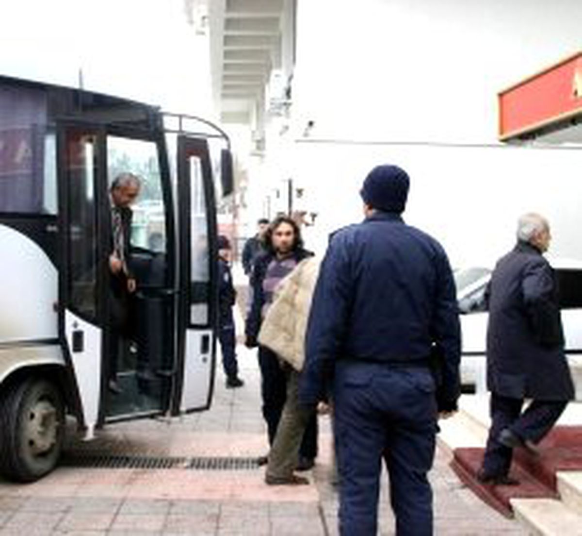 Tunceli'de ' Köprü' Operasyonu Kapsamında Gözaltına Alınan 20 Kişi Adliyeye Sevkedildi