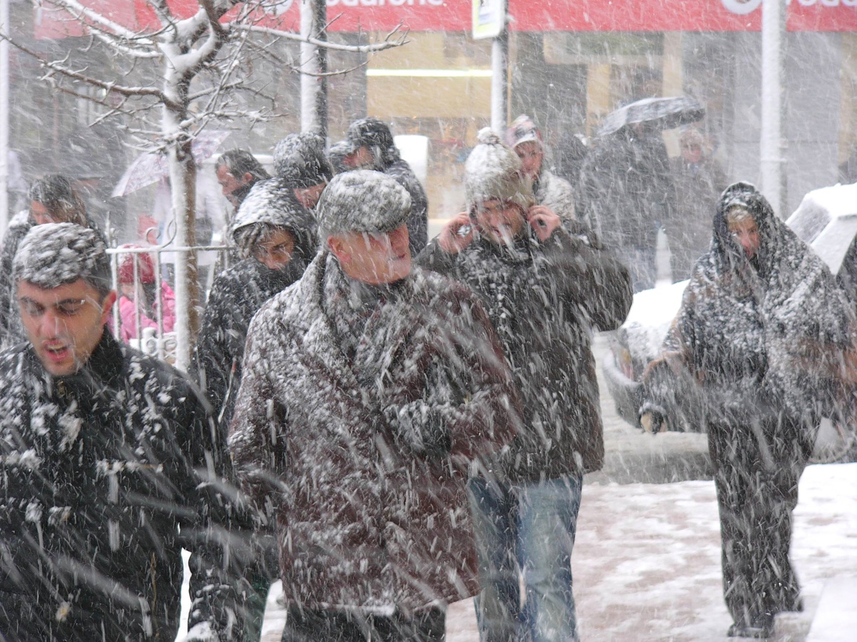 Samsun'da Kar Yagısı Hayatı Felc Ettı