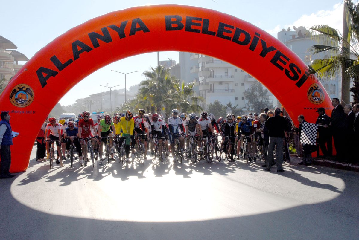 Bisiklette 2008'in İlk Resmi Yarışı Alanya'da Başladı