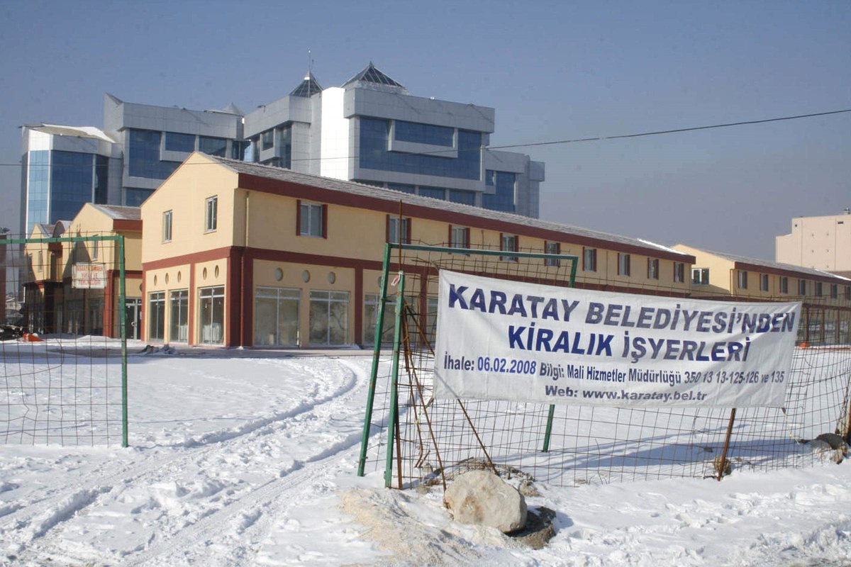 Karatay'daki Ticaret Merkezi Kiraya Veriliyor
