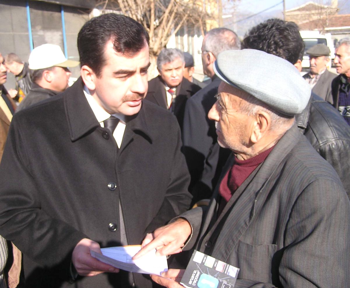 Yaşlı Dede Milletvekili Erdem'i Terletti