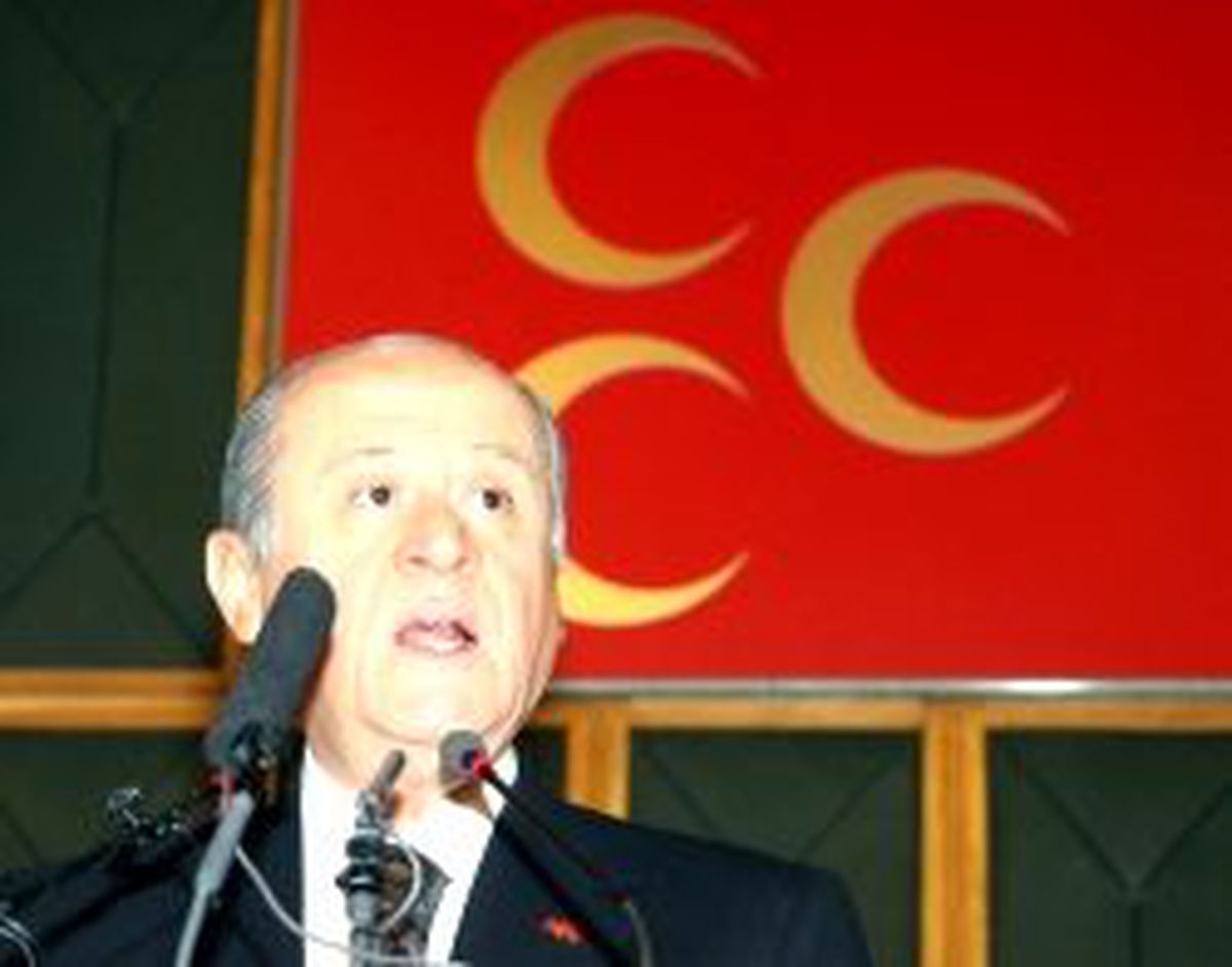 Bahçeli, CHP'yi Topa Tuttu