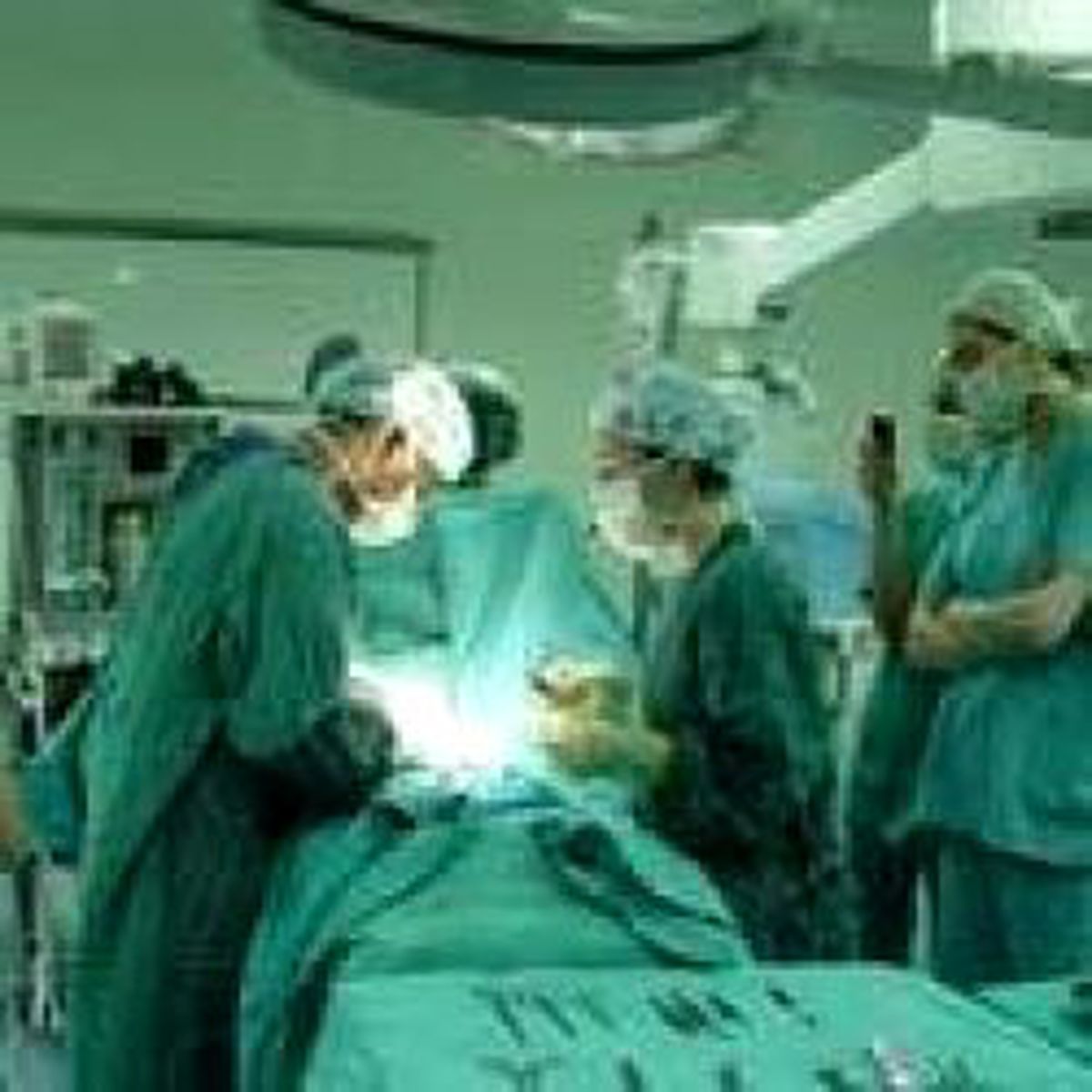 Doktorlardan 6 Doktora 'Annemi Öldürdün' Davası