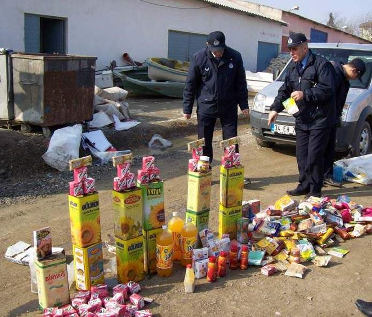 Gebze Zabıtası Miadı Dolmuş Gıda Ürünlerini İmha Etti