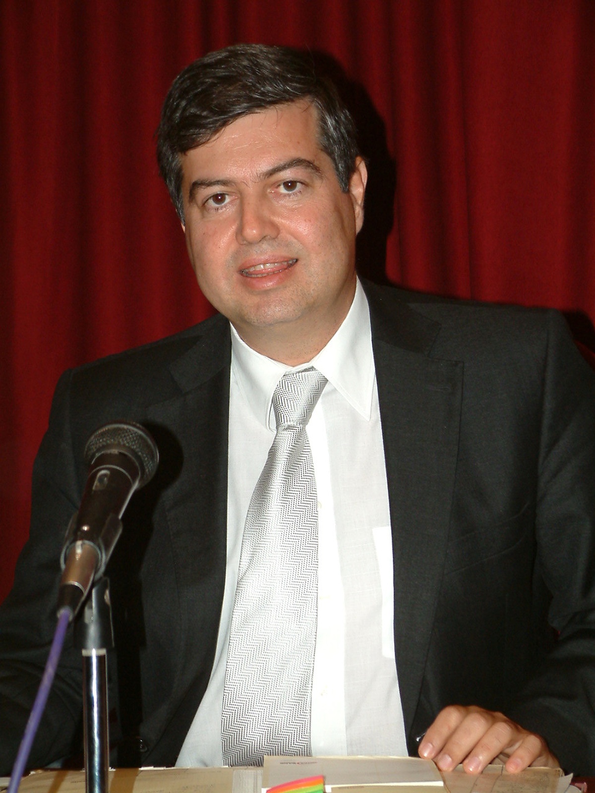 Kuşadası\'nda Evlenmek İsteyen Ağaçlandırma İçin 10 YTL Ödeyecek