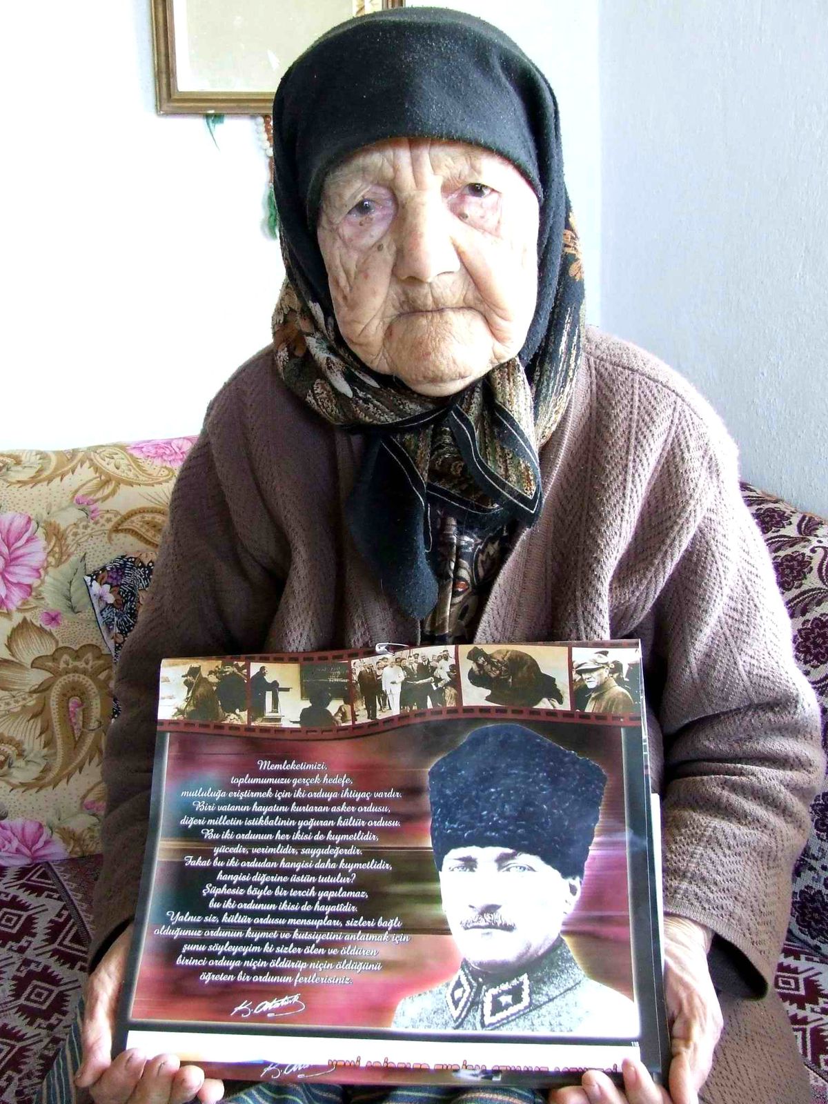 'Siyaset Meydanı' Programından 98 Yaşındaki Fatma Nineye 'Onur Ödülü'