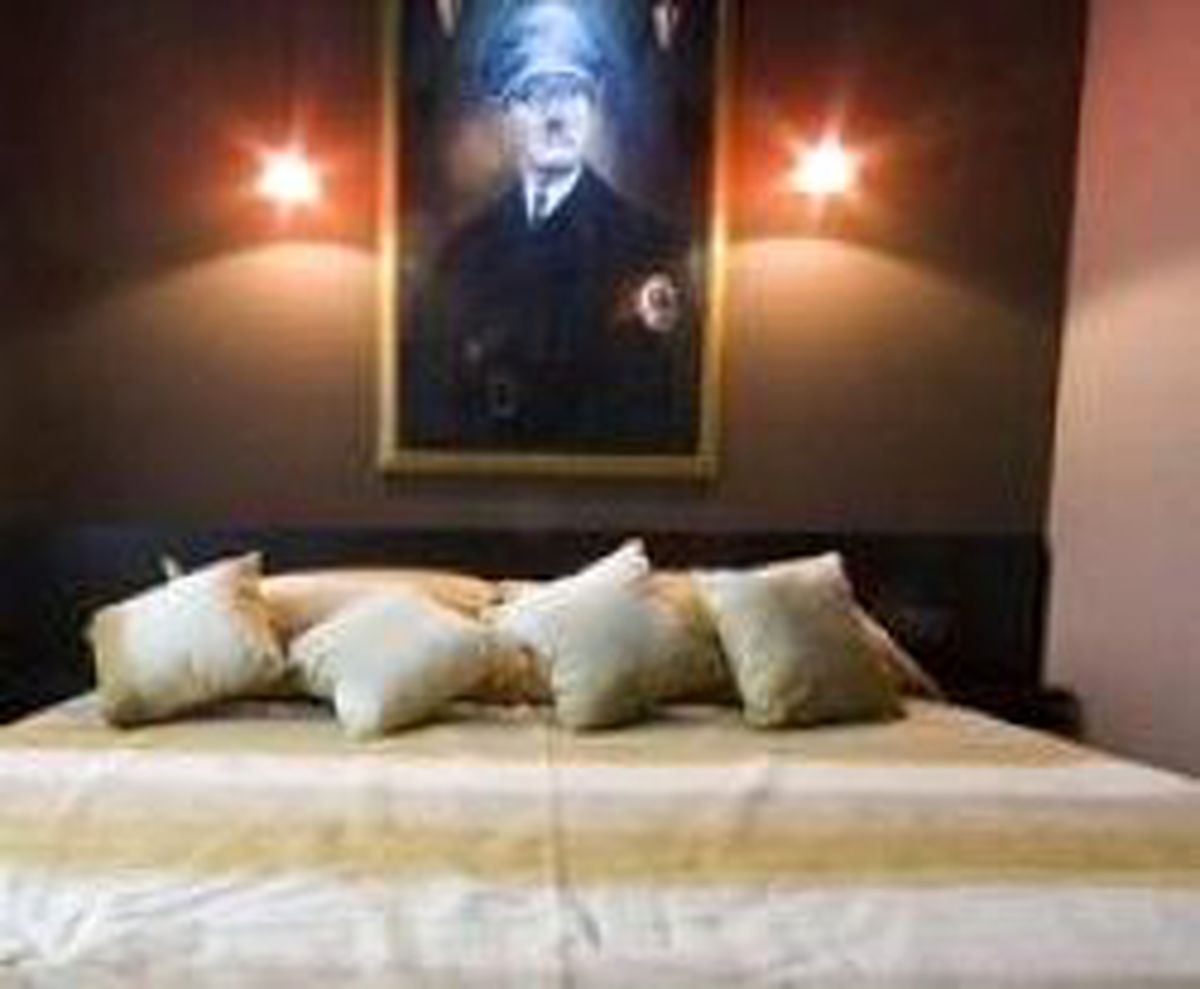 Hitler'le Bir Gece 200 Dolar