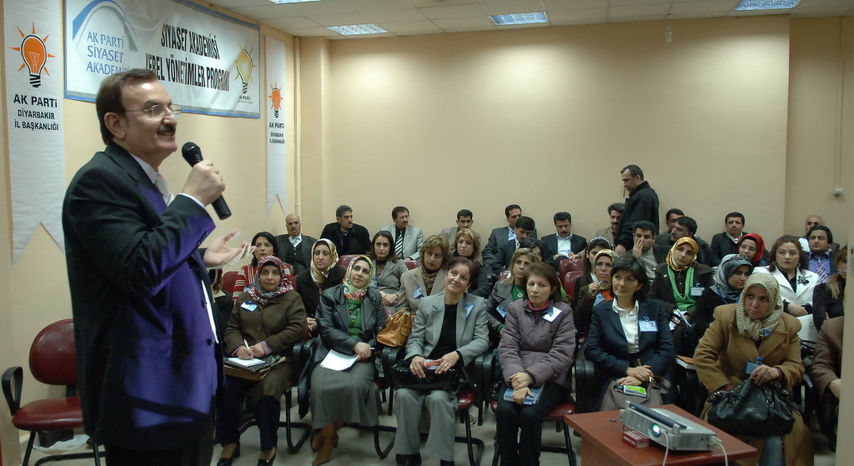Hikmet Şahin'den Başarılı Belediye Başkanlığının Formülleri