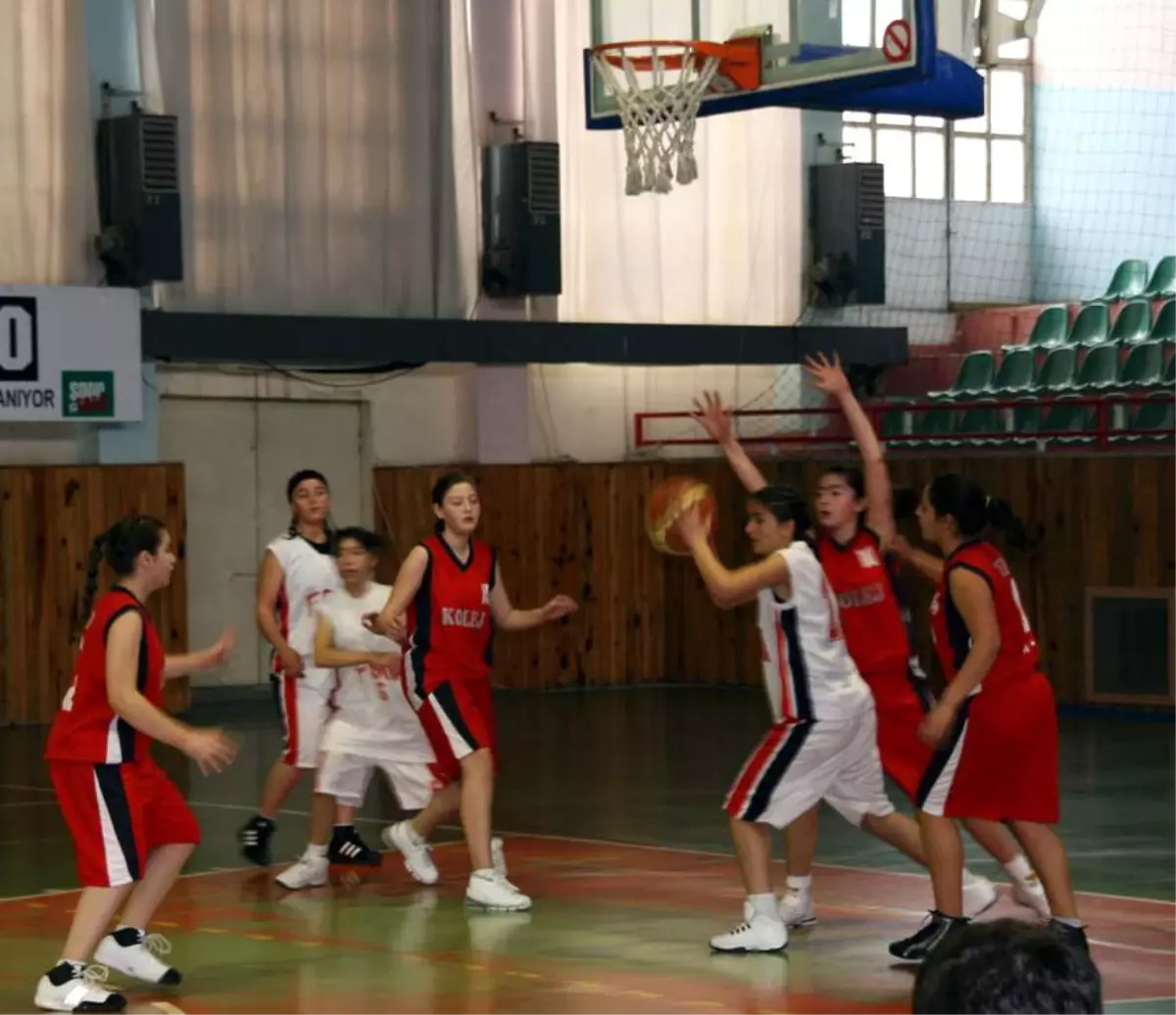 Yıldızlar Basketbol Grup Birinciliği Müsabakaları Başladı