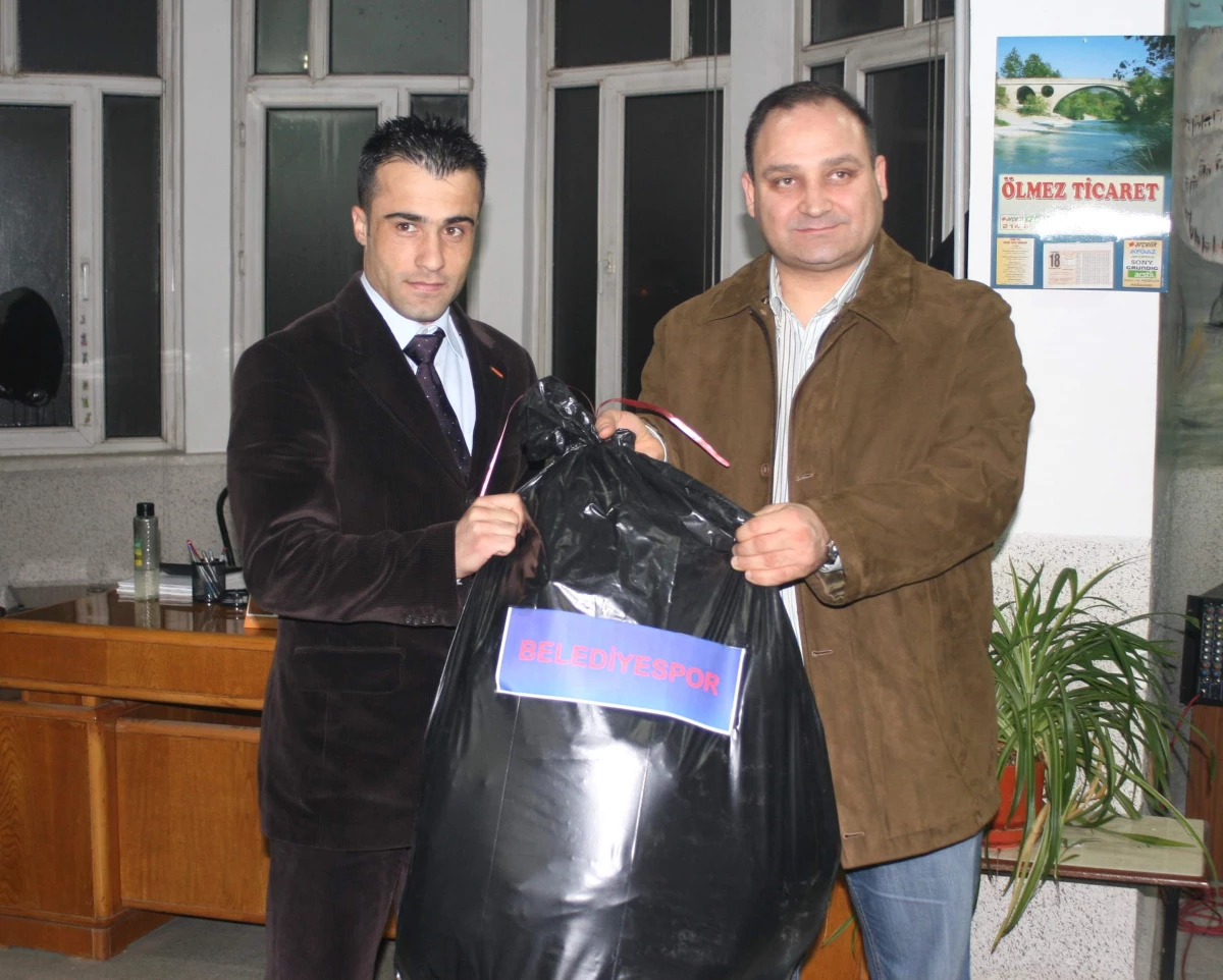 Karaman Belediyesi\'nden Amatör Kulüplere Malzeme Yardımı