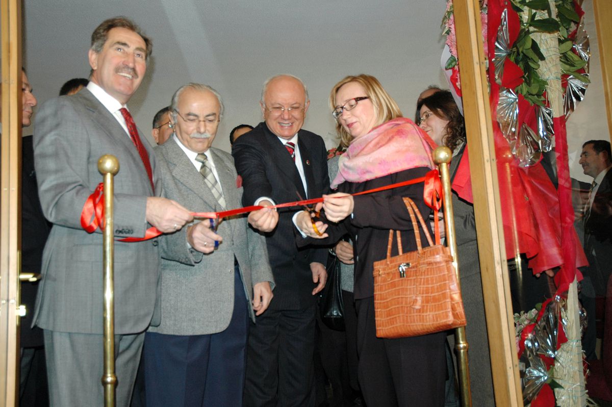 Bakan Günay, Milli Kütüphane\'de İki Salonu Hizmete Açtı