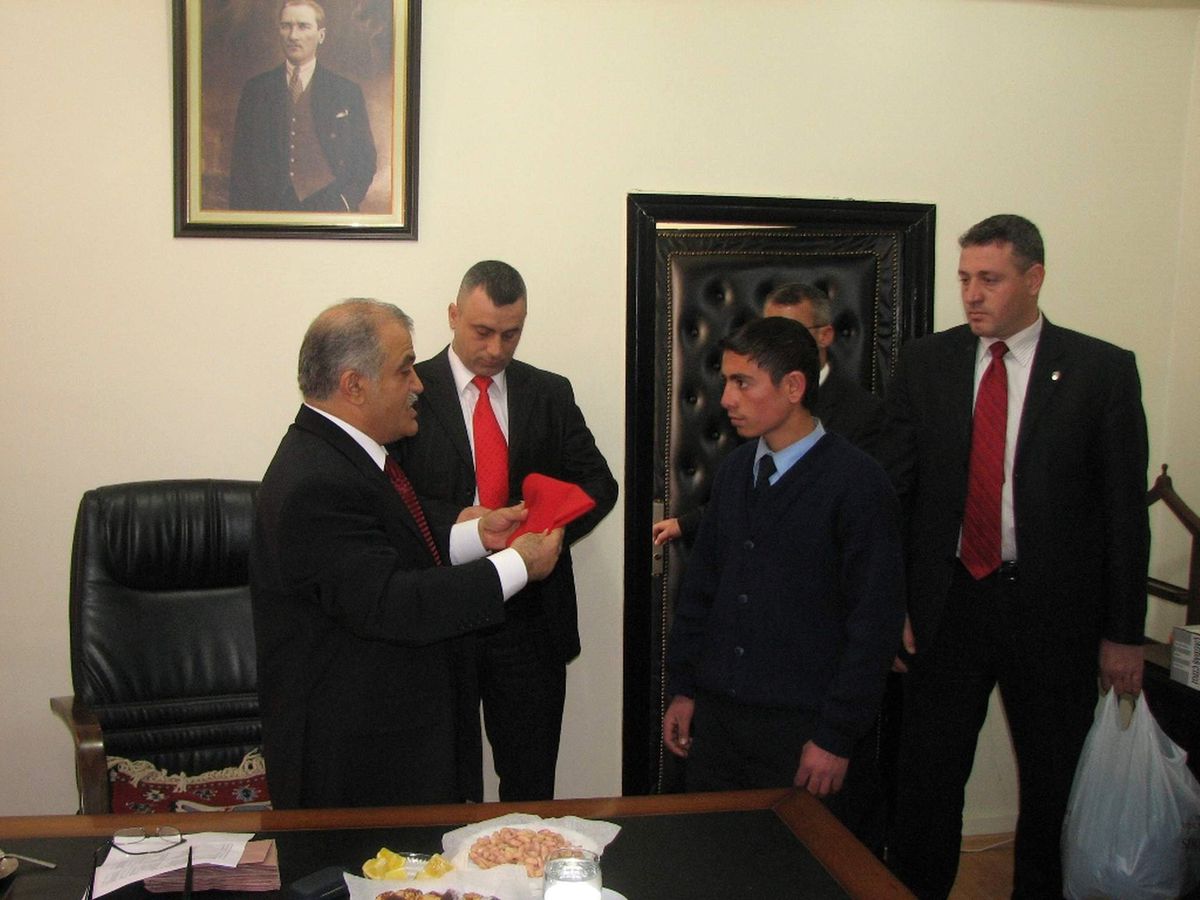 Vali, Yetim Çocuklarla Görüştü
