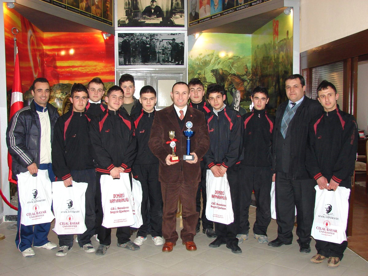 İl Birincisi Folklör Ekibinden Kaymakam Kıcıroğlu'na Ziyaret