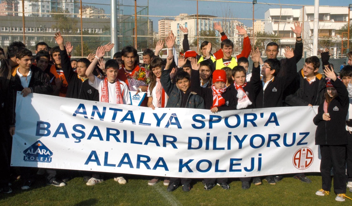 Minik Öğrencilerden Antalyaspor'a Ziyaret