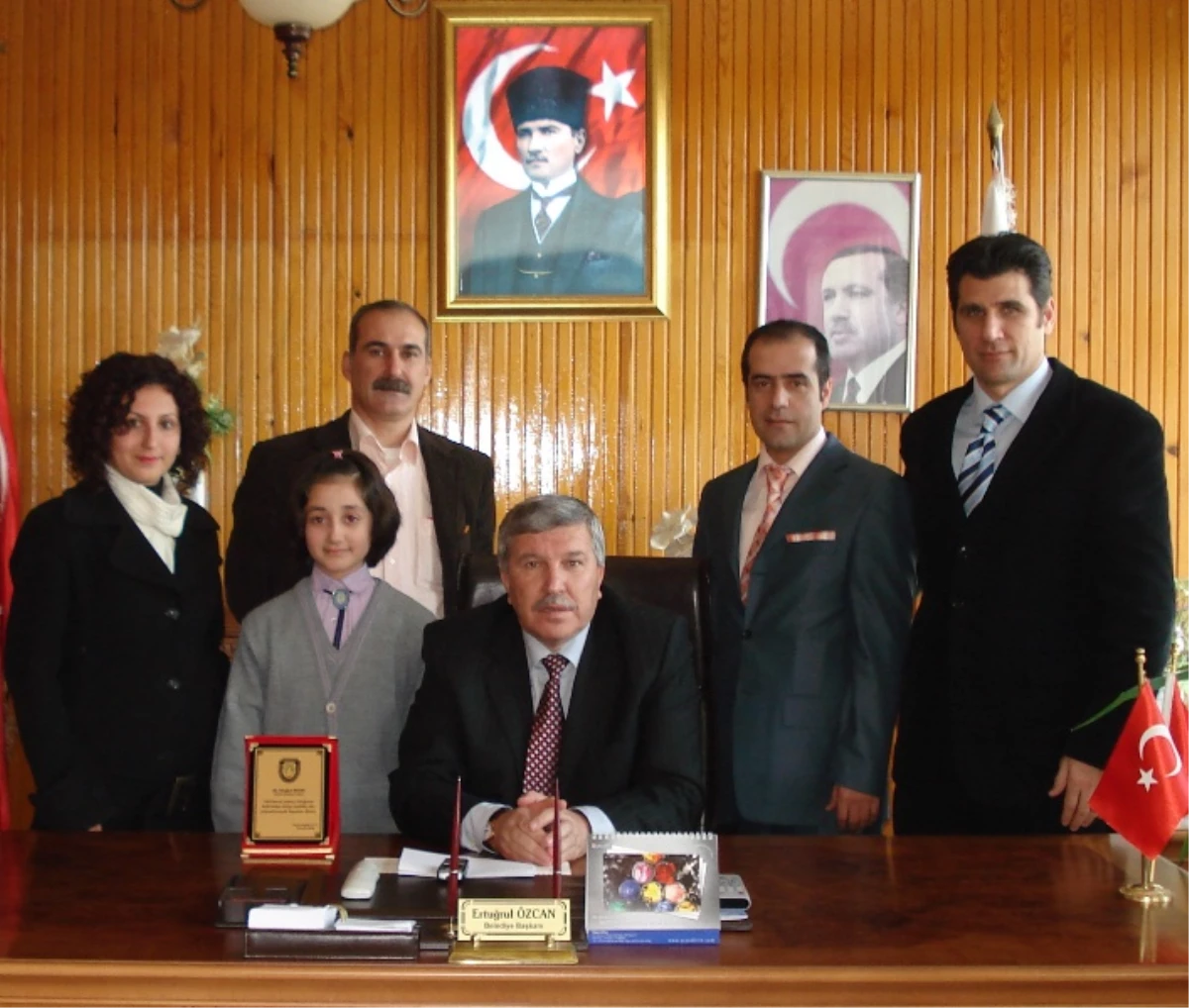 Öğrenci Temsilcisinden Başkan Özcan\'a Teşekkür Ziyareti