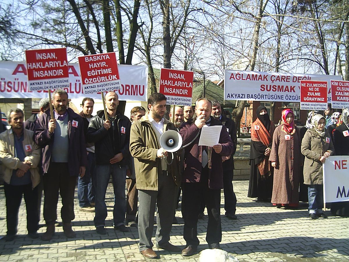 Başörtüsü Eylemleri Sürüyor