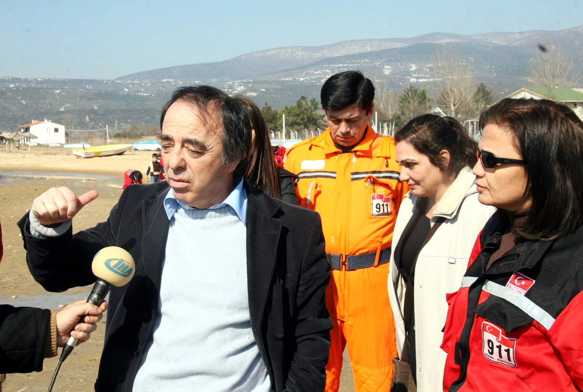 Deprem Uzmanı Gündoğdu Deniz Çekilmelerini İnceledi