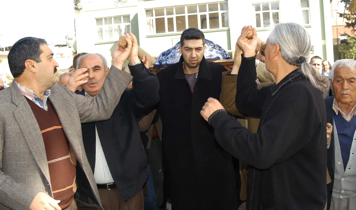 Astsubay Eşi Tarafından Öldürülen Tıp Öğrencisi Toprağa Verildi