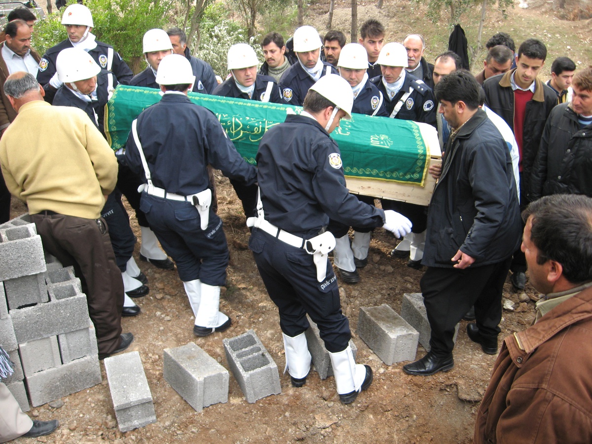 Keklik Avında Ölen Polis Memuru Toprağa Verildi