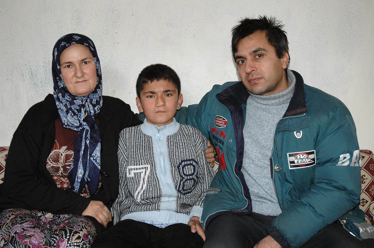 13 Yaşındaki Sadık Yardım Bekliyor