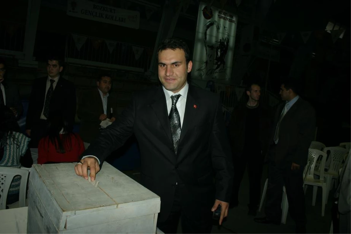AK Parti Denizli Gençlik Kolları Başkanlığı\'na Ayhan Soyfidan Tekrar Seçildi