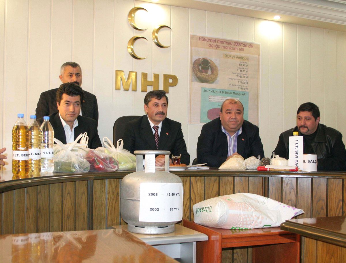 MHP'den Domatesli Biberli Basın Toplantısı