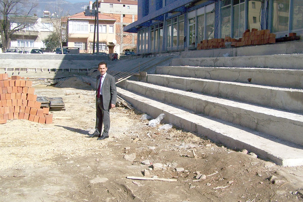 Pamukova'da Gösteri Alanı Yapım Çalışmaları Sürüyor