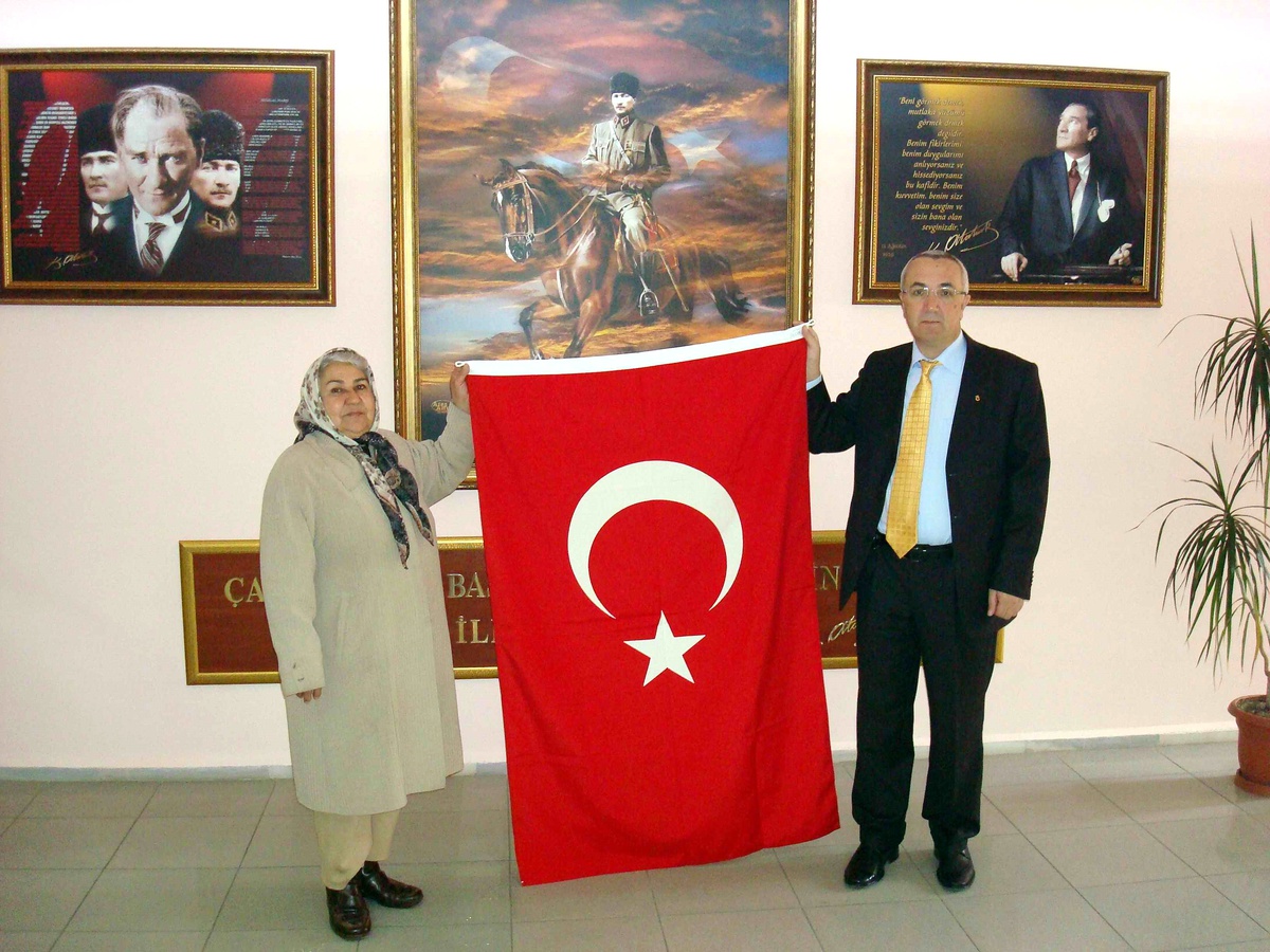 Bayrak Ana, Kaymakam Çakıroğlu'nu Ziyaret Etti