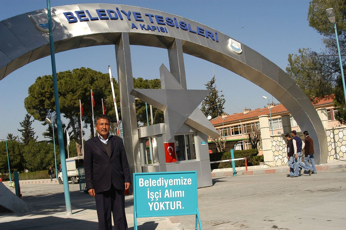 Her Gün Onlarca İş Başvurusu, 'Belediyemize İşçi Alımı Yoktur' Tabelası Koydurdu