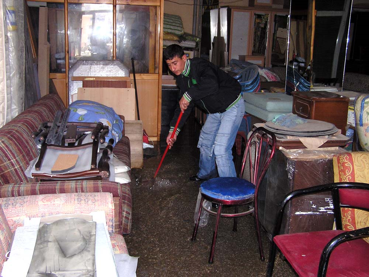 Kar Suları İş Yerini Bastı
