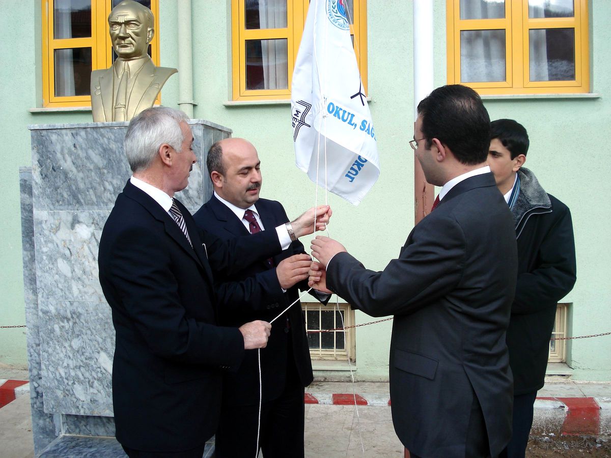 Okullara Beyaz Bayrak