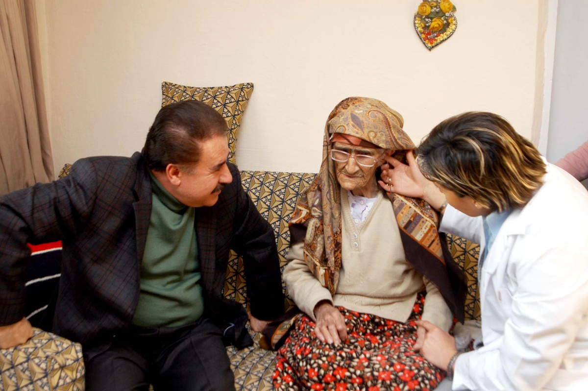 122 Yaşındaki Fatime Nineye Belediye Başkanı Sahip Çıktı