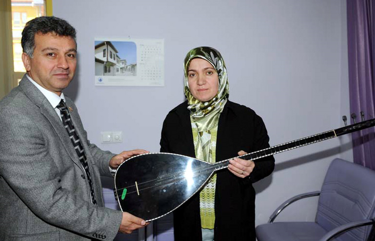 AK Parti Genel Başkan Yardımcısı Tanrıverdi'den Anlamlı Hediye