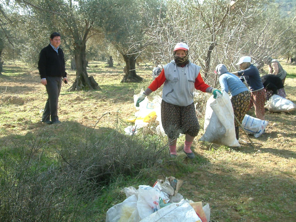 Burhaniyede Belediyesi Çöp Toplama Timi Kurdu