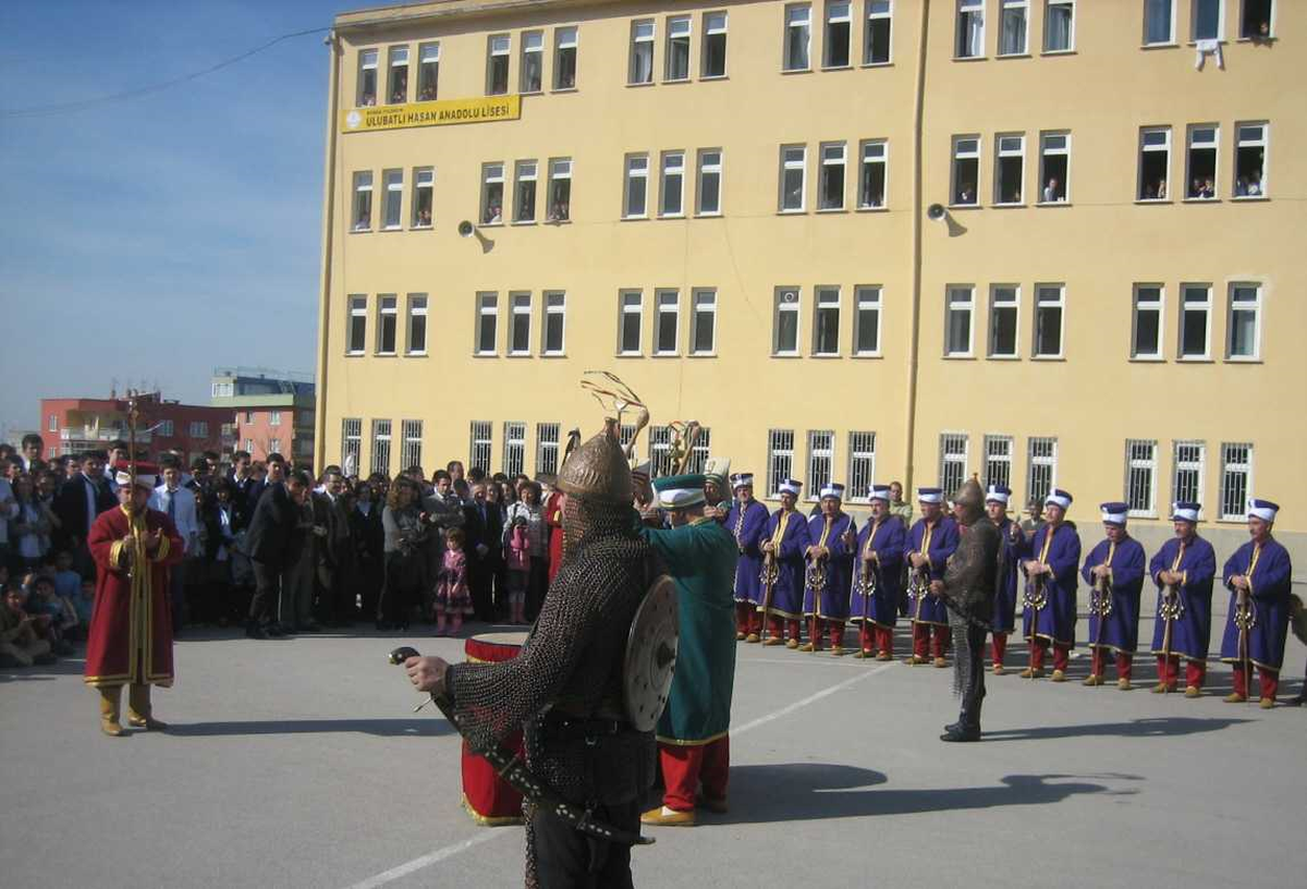 Bursa Mehter Takımından Liseli Öğrencilere Konser