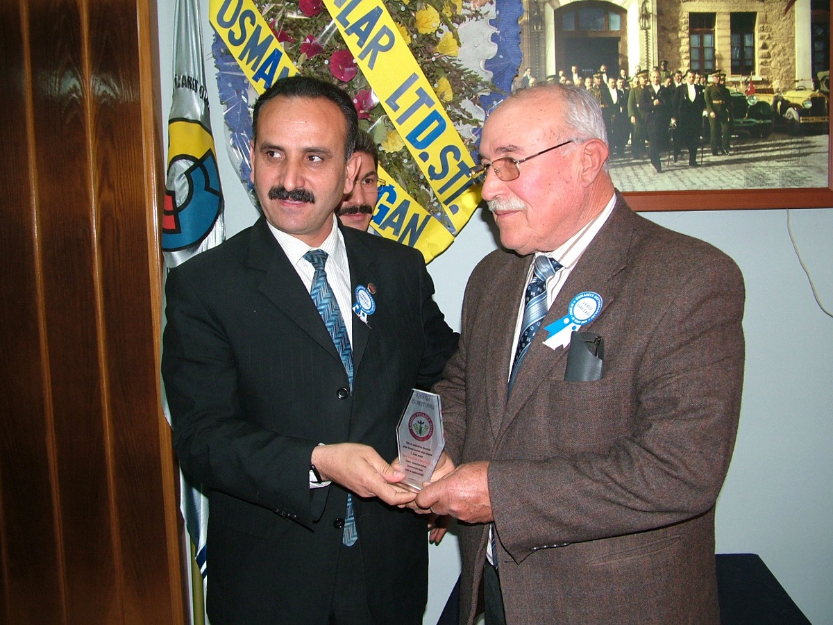 Kadirli'de Vergi Rekortmenlerine Plaket