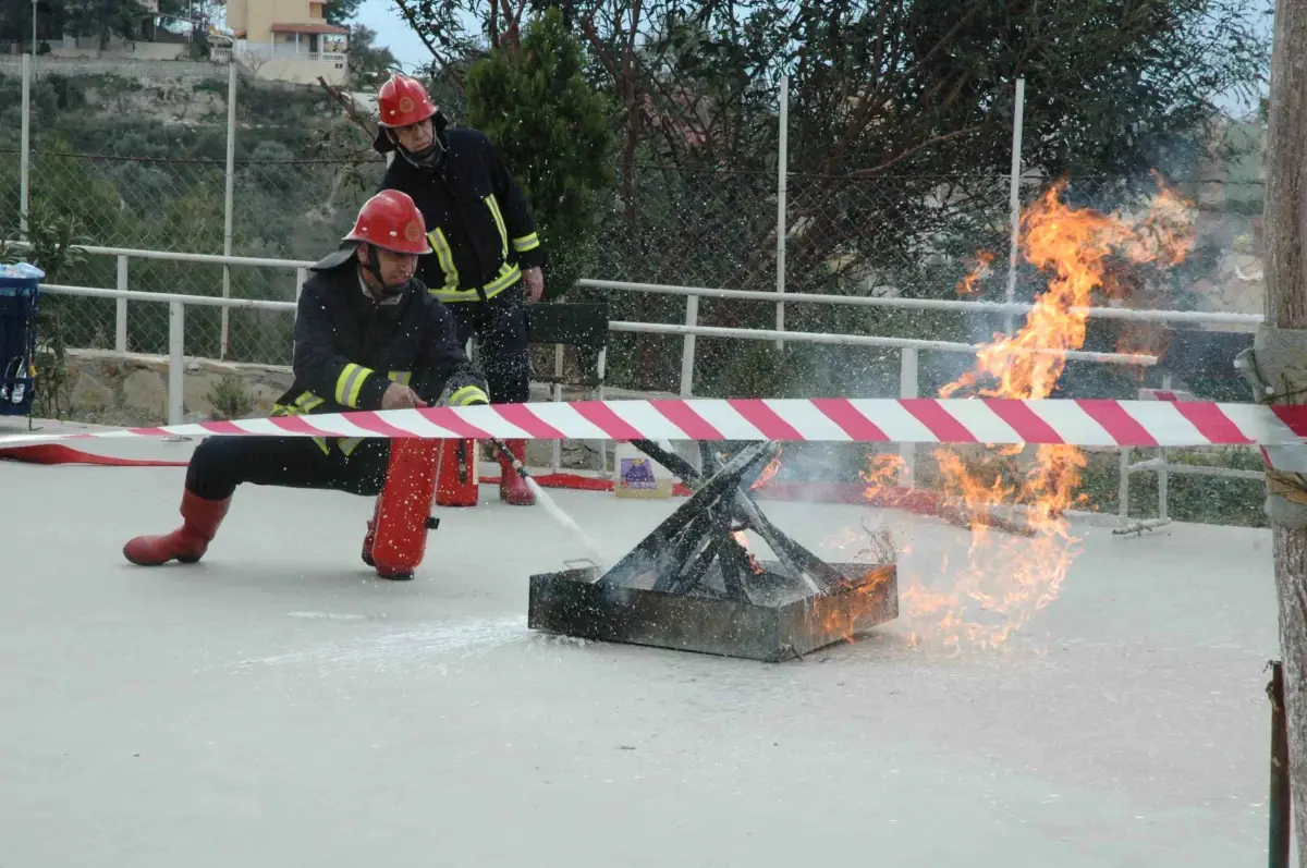 Kuşadası\'nda Sivil Savunma Günü Etkinlikleri